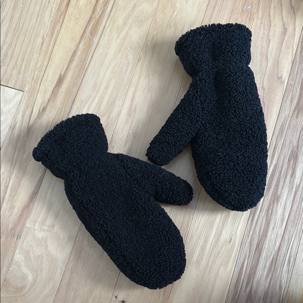 Cozy Black Sherpa Mittens